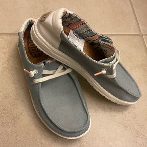 Women’s Hey Dude Shoes Size 10